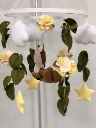 Мобиль текстильный в кроватку Олененок