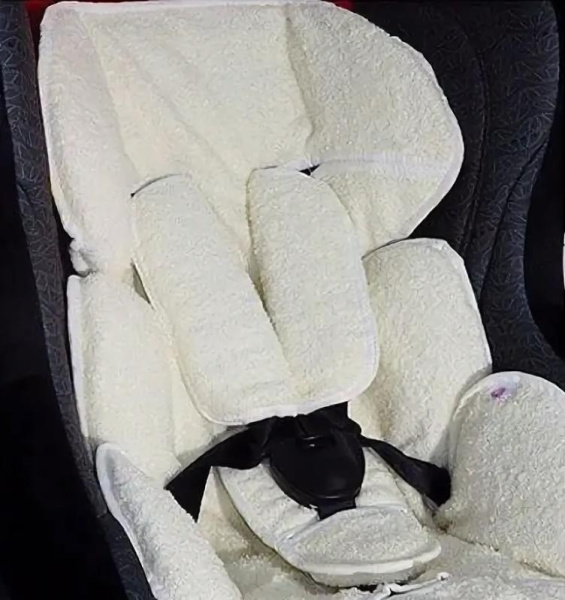 Чехол на вкладыш в автокресло с накладками на ремни