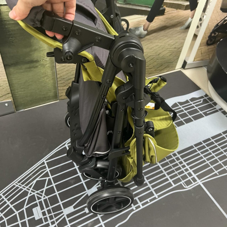 Коляска с перекидной ручкой Luxmom 3102 Зеленый