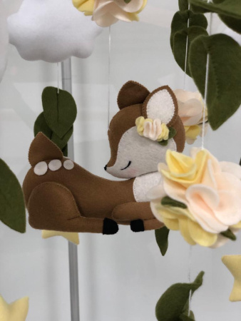 Мобиль текстильный в кроватку Олененок